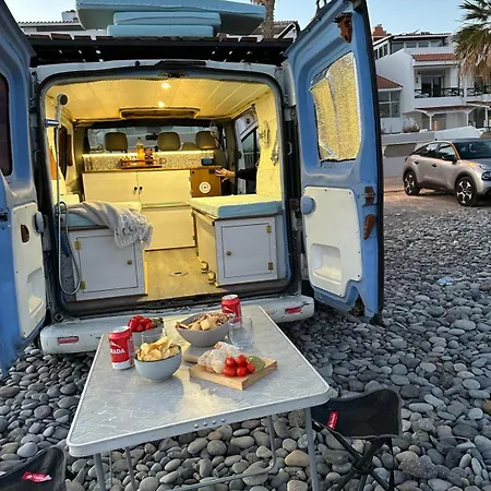 Kemping Camper Van Orange Crab Los Abrigos