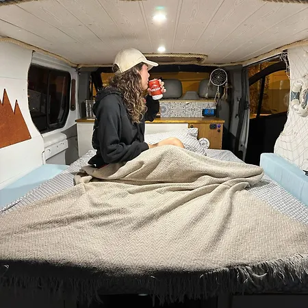 Camper Van Orange Crab Kemping
